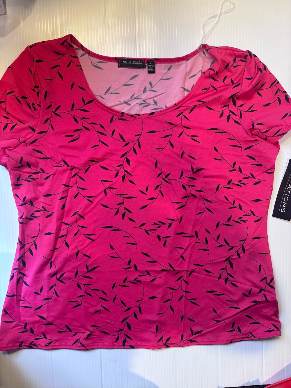 NWT Notations Women’s Hot Pink Scoop Neck Top with Black Leaf Print
